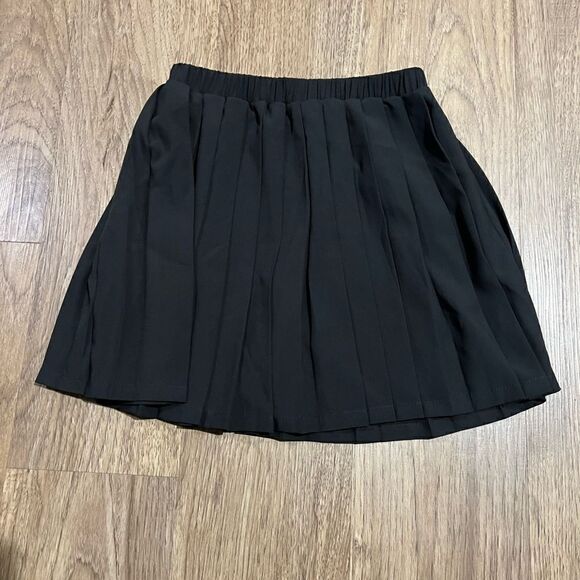 Women’s Pleated Mini Skirts with Soft Shorts Underneath - Picture 1 of 6